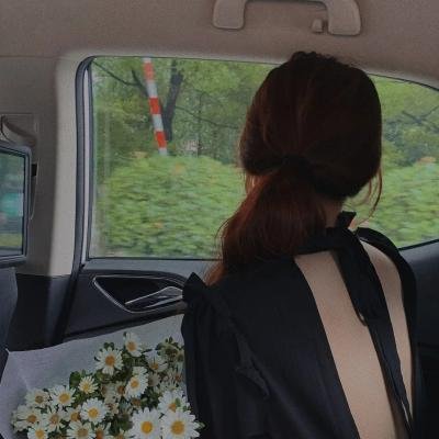 想踢沉迷男的女人